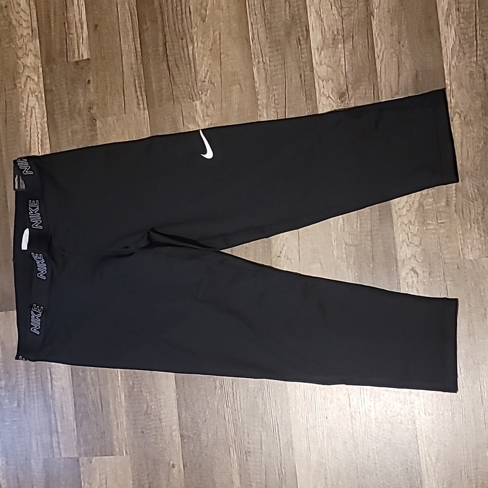 Nike XL cropped leggings. NWT